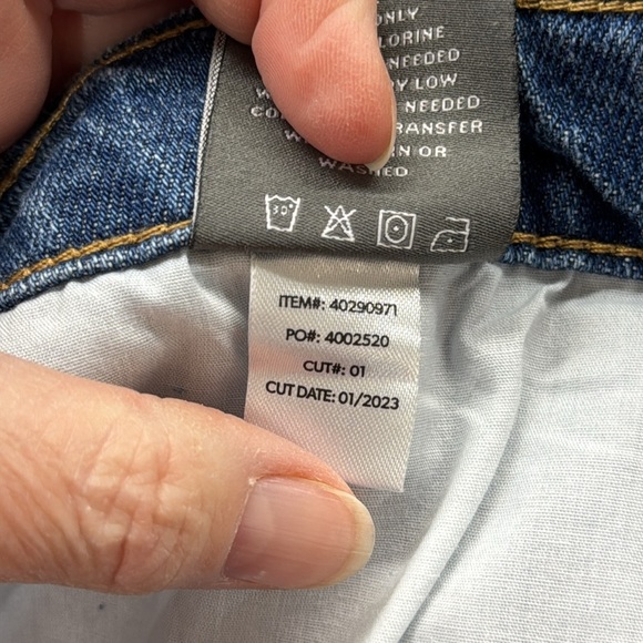 Torrid NWT Relaxed Bermuda Classic Denim Mid Rise Button Fly Raw Hem Jean Shorts - Picture 12 of 12